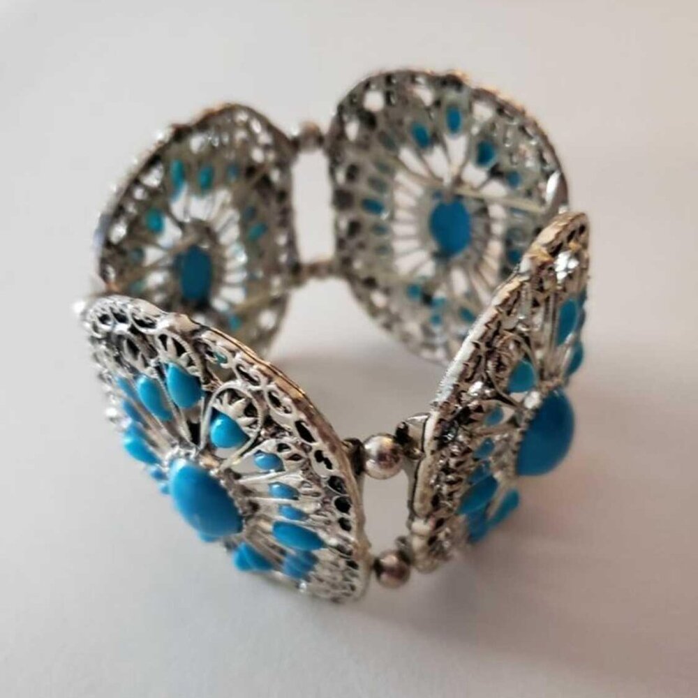 ⭐️ TURQUOISE TONED AND SILVER COLORED BRACELET